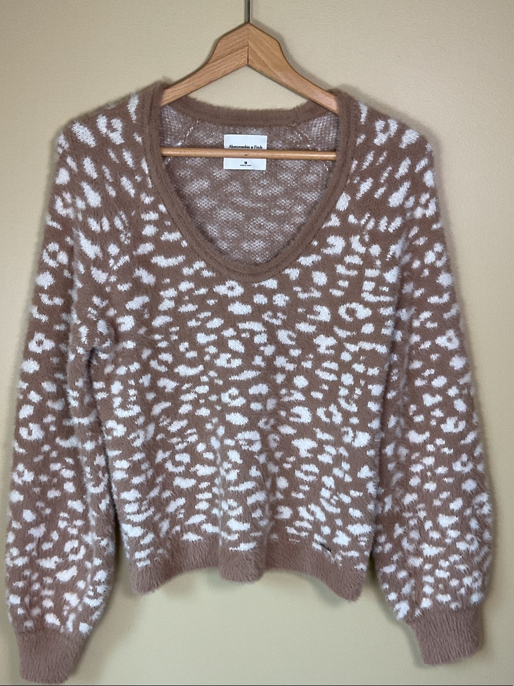 Abercrombie & Fitch Brown and Cream Leopard-Print V-Neck Sweater